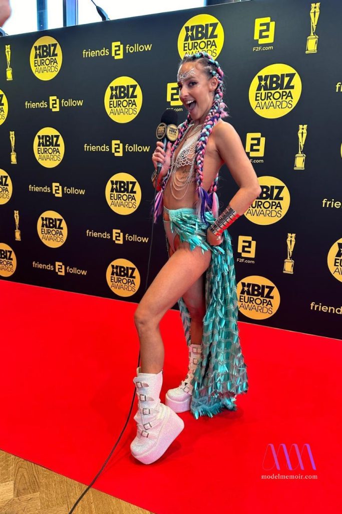 Kinky adult industry queen in a daring outfit on the red carpet