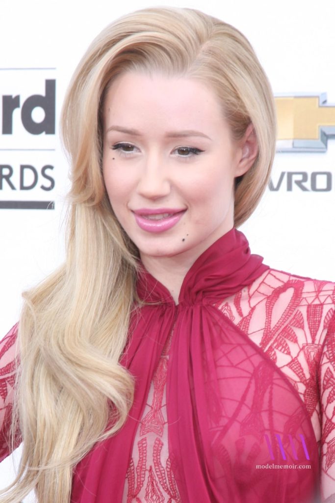 A photo of Iggy Azalea at an awards gala.